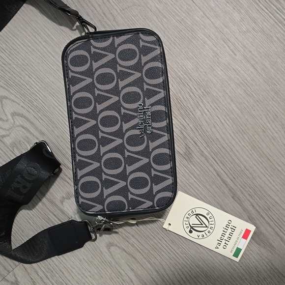 Valentino Orlandi Handbags - Valentino Orlandi NWT Cross Body Camera Bag / Black VOVO
